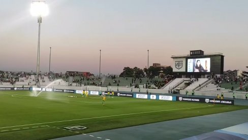 HULIGANI IZ BOSNE SU PRIČA ZA SEBE: Putovali 2.500 kilometara, ušli na stadion i - izbačeni (VIDEO) HULIGANI IZ BOSNE SU PRIČA ZA SEBE: Putovali 2.500 kilometara, ušli na stadion i - izbačeni (VIDEO)