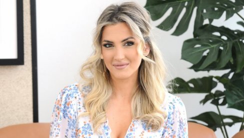 JELENA BAŠIĆ: LJudi sa višedecenijskim uspešnim karijerama mnogo su zanimljiviji gledaocima (VIDEO) JELENA BAŠIĆ: LJudi sa višedecenijskim uspešnim karijerama mnogo su zanimljiviji gledaocima (VIDEO)