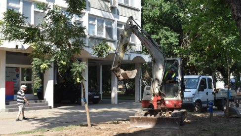 MREŽU SPREMAJU ZA FABRIKU VODE: U Kikindi u toku zamena starog vodovoda novim cevima (FOTO)