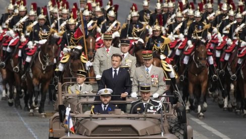 ТРАДИЦИОНАЛНА ВОЈНА ПАРАДА: Француска обележава Дан пада Бастиље