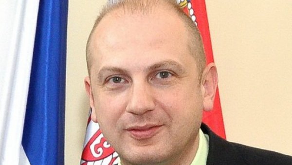ПОВОДОМ СЛАВЕ ГРАДА ПРОКУПЉА: Плакета Светог Прокопија народном посланику др Дарку Лакетићу ПОВОДОМ СЛАВЕ ГРАДА ПРОКУПЉА: Плакета Светог Прокопија народном посланику др Дарку Лакетићу