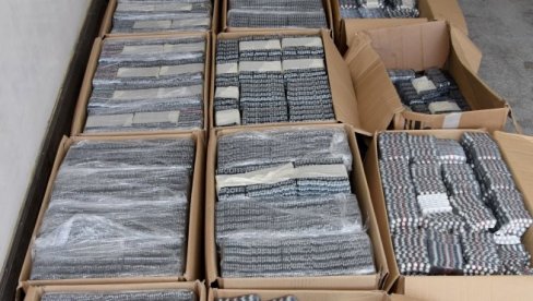 AKCIJA MUP I BIA U KRALJEVU: Zaplenili oko 681.000 tableta sa liste psihoativnih supstanci - Čačanin uhapšen na auto-putu Miloš Veliki AKCIJA MUP I BIA U KRALJEVU: Zaplenili oko 681.000 tableta sa liste psihoativnih supstanci - Čačanin uhapšen na auto-putu Miloš Veliki