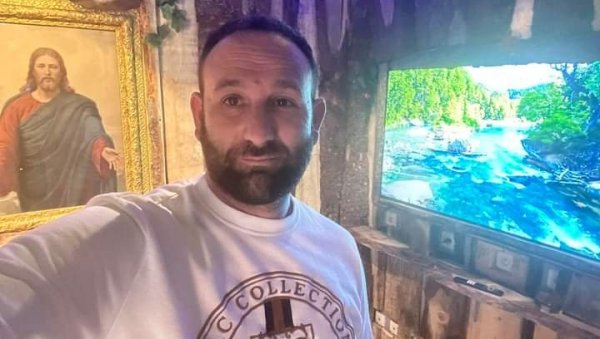 ТВРДИ ДА БИОЕНЕРГИЈОМ ЛЕЧИ ЉУДЕ И ТЕРА ЗЛО: Ово је човек ухапшен због сумње да се бави надрилекарством ТВРДИ ДА БИОЕНЕРГИЈОМ ЛЕЧИ ЉУДЕ И ТЕРА ЗЛО: Ово је човек ухапшен због сумње да се бави надрилекарством