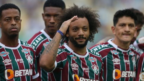OVO MOGU SAMO BRAZILCI: Duplim makazicama srušio giganta (VIDEO) OVO MOGU SAMO BRAZILCI: Duplim makazicama srušio giganta (VIDEO)