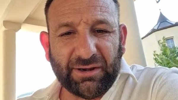 НАДРИЛЕКАРА ПРАТИЛА ЕКИПА И СНИМАЛА ФИЛМ: Ухапшени Малиша Симић тврдио да је добио дар од Бога да лечи (ВИДЕО) НАДРИЛЕКАРА ПРАТИЛА ЕКИПА И СНИМАЛА ФИЛМ: Ухапшени Малиша Симић тврдио да је добио дар од Бога да лечи (ВИДЕО)