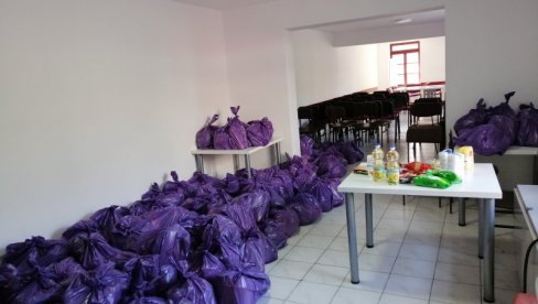 ZVEZDARCIMA PODELJENO 300 PAKETA SA HRANOM: Beogradska opština obezbedila namirnice za socijalno ugrožene ZVEZDARCIMA PODELJENO 300 PAKETA SA HRANOM: Beogradska opština obezbedila namirnice za socijalno ugrožene