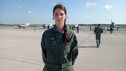 IZ LABORATORIJE U KOKPIT BORBENOG AVIONA: Novosti u Batajnici sa diplomcima-civilima koji se školuju za vojne pilote IZ LABORATORIJE U KOKPIT BORBENOG AVIONA: Novosti u Batajnici sa diplomcima-civilima koji se školuju za vojne pilote