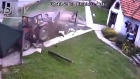 POJAVIO SE SNIMAK NESREĆE KOD UŽICA: Maloletnik traktorom uleteo u dvorište, povređeno više osoba (VIDEO) POJAVIO SE SNIMAK NESREĆE KOD UŽICA: Maloletnik traktorom uleteo u dvorište, povređeno više osoba (VIDEO)