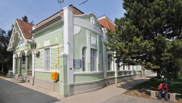 АМБУЛАНТА СЕ ВРАЋА У ВИЛУ: Житељи најмањег врбаског насеља поново ће се лечити у једном од најлепших здања у Војводини АМБУЛАНТА СЕ ВРАЋА У ВИЛУ: Житељи најмањег врбаског насеља поново ће се лечити у једном од најлепших здања у Војводини