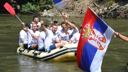 ŽURKA NA VODI KOJA TRAJE PUNE 34 GODINE: Održan tradicionalni 34. Veseli spust (FOTO/VIDEO)