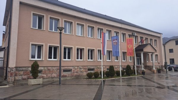 ПРЕКИНУТА СЕДНИЦА СО АНДРИЈЕВИЦА ПРЕКИНУТА СЕДНИЦА СО АНДРИЈЕВИЦА