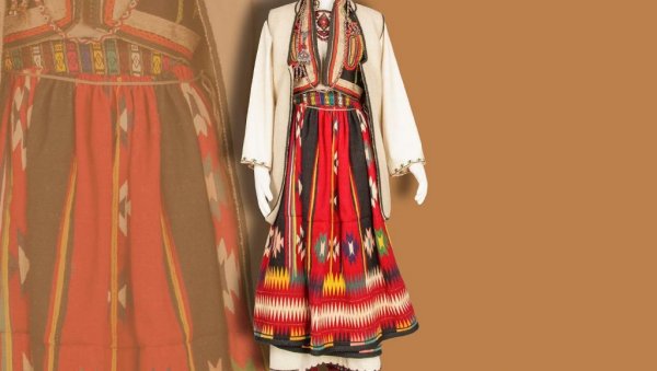 КОРАКОМ ПРЕДАКА: Изложба накита и старих капа КОРАКОМ ПРЕДАКА: Изложба накита и старих капа