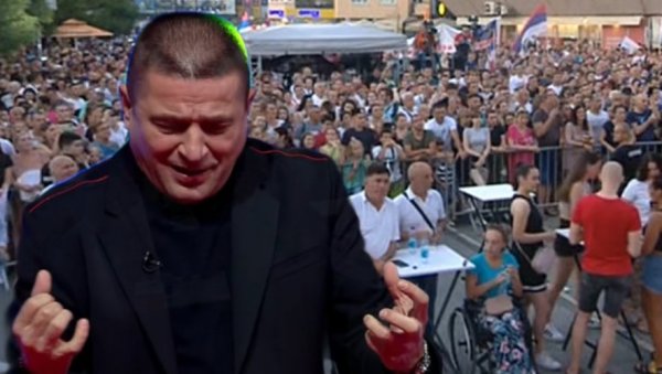 ВИЈОРЕ СЕ ТРОБОЈКЕ, НАРОД ЧЕКА БАЈУ: У Бањалуци почео концерт Живјеће Српска своја на своме (ФОТО) ВИЈОРЕ СЕ ТРОБОЈКЕ, НАРОД ЧЕКА БАЈУ: У Бањалуци почео концерт Живјеће Српска своја на своме (ФОТО)