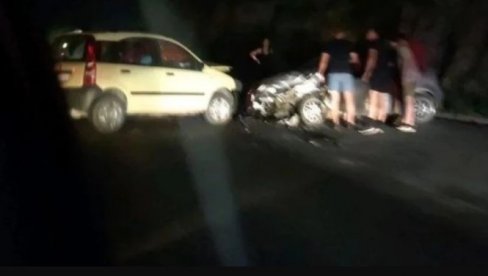 DIREKTAN SUDAR KOD ZLATIBORA: Delovi automobila rasuti po putu (FOTO)