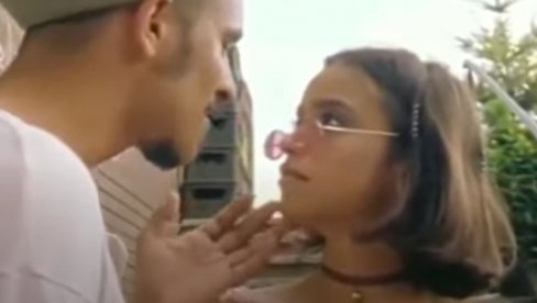 NEKADA JE MAMILA UZDAHE Glumica mir pronašla u prirodi - zgrće krompir: Motika je čudo! NEKADA JE MAMILA UZDAHE Glumica mir pronašla u prirodi - zgrće krompir: Motika je čudo!