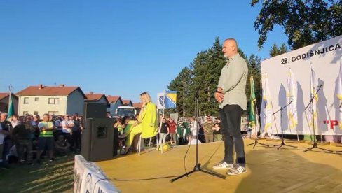 NASER ORIĆ PONOVO PRETIO KRVOPROLIĆEM: „Na Drini je sve počelo, na Drini će sve i završiti“ (FOTO/VIDEO) NASER ORIĆ PONOVO PRETIO KRVOPROLIĆEM: „Na Drini je sve počelo, na Drini će sve i završiti“ (FOTO/VIDEO)
