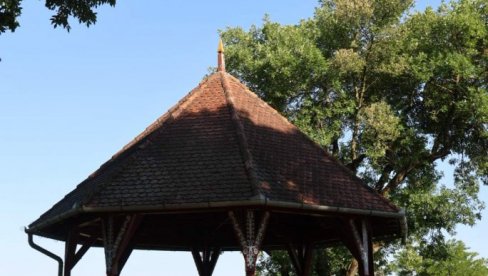 OŽIVELI TRADICIJU STARU 110 GODINA: Na Paliću počeli Letnji koncerti na Muzičkom paviljonu OŽIVELI TRADICIJU STARU 110 GODINA: Na Paliću počeli Letnji koncerti na Muzičkom paviljonu