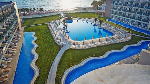 ЈОШ УВЕК НИСТЕ ОДЛУЧИЛИ ГДЕ ЋЕТЕ НА МОРЕ: Огромна препорука за хотел у предивном месту на турској обали Егеја