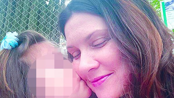 ЕМБРИОНЕ ДОБИЛА У ОСТАВИНИ, САД ИХ ТРАЖИ - НА СУДУ: Београђанка покренула спор против клинике због зачкољица око вантелесне оплодње ЕМБРИОНЕ ДОБИЛА У ОСТАВИНИ, САД ИХ ТРАЖИ - НА СУДУ: Београђанка покренула спор против клинике због зачкољица око вантелесне оплодње