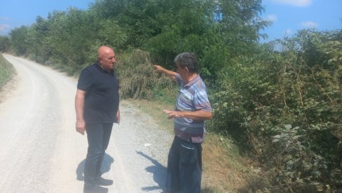UZ MEŠTANE I NA PLUS 40: Loznički gradonačelnik posetio selo Runjane UZ MEŠTANE I NA PLUS 40: Loznički gradonačelnik posetio selo Runjane