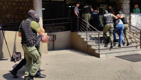 У КАКЊУ УХАПШЕНО 16 ПОЛИЦАЈАЦА ЗБОГ ПОКРИВАЊА ДИЛЕРА: Велика акција припадника МУП на подручју Зеничко-добојског кантона У КАКЊУ УХАПШЕНО 16 ПОЛИЦАЈАЦА ЗБОГ ПОКРИВАЊА ДИЛЕРА: Велика акција припадника МУП на подручју Зеничко-добојског кантона