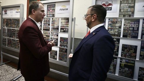 PUTEVIMA PRIJATELJSTVA SRBIJE I VENECUUELE: Izložba poštanskih maraka oduševila ministra Ivana Hila Pinta PUTEVIMA PRIJATELJSTVA SRBIJE I VENECUUELE: Izložba poštanskih maraka oduševila ministra Ivana Hila Pinta