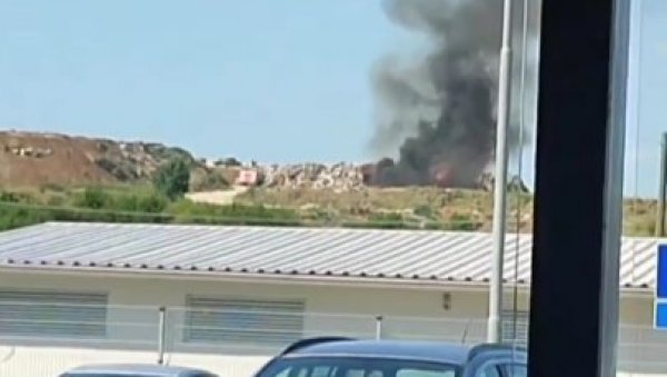 ГОРИ ДЕПОНИЈА КОД КРАГУЈЕВЦА: Алармирани ватрогасци (ВИДЕО) ГОРИ ДЕПОНИЈА КОД КРАГУЈЕВЦА: Алармирани ватрогасци (ВИДЕО)