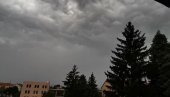 СНАЖНО НЕВРЕМЕ ПРОТУТЊАЛО СЛОВЕНИЈОМ: Ветар носио кровове и рушио дрвеће (ФОТО/ВИДЕО) СНАЖНО НЕВРЕМЕ ПРОТУТЊАЛО СЛОВЕНИЈОМ: Ветар носио кровове и рушио дрвеће (ФОТО/ВИДЕО)