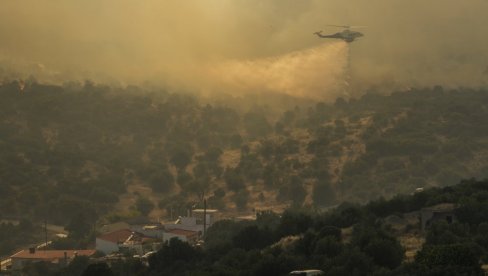 JOŠ TRAJE BORBA SA POŽARIMA U GRČKOJ: Na Kritu uhapšena tri muškarca