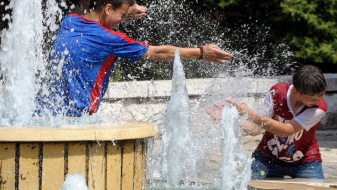 LEKARI I VATROGASCI U PRIPRAVNOSTI: Prete sunčanica i požari u Crnoj Gori LEKARI I VATROGASCI U PRIPRAVNOSTI: Prete sunčanica i požari u Crnoj Gori