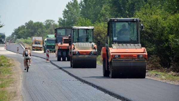 ПОТПУНА ОБУСТАВА САОБРАЋАЈА КА СЕФКЕРИНУ: Од 21. до 28. јула постављају завршни слој асфалта ПОТПУНА ОБУСТАВА САОБРАЋАЈА КА СЕФКЕРИНУ: Од 21. до 28. јула постављају завршни слој асфалта