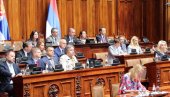 MINISTAR MALI U SKUPŠTINI: Pomoć vrednu 12 milijardi dinara dobiće 1.190.000 dece MINISTAR MALI U SKUPŠTINI: Pomoć vrednu 12 milijardi dinara dobiće 1.190.000 dece