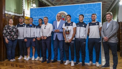 POVODOM NEDAVNO OSVOJENE TITULE: Gradonačelnik Stevan Bakić primio predstavnike Tenis kluba Spartak POVODOM NEDAVNO OSVOJENE TITULE: Gradonačelnik Stevan Bakić primio predstavnike Tenis kluba Spartak