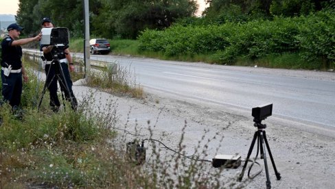 NOVIM RADARIMA SE NE MOŽE UMAĆI: Za dva meseca 10.000 prekršaja prekoračenja brzine NOVIM RADARIMA SE NE MOŽE UMAĆI: Za dva meseca 10.000 prekršaja prekoračenja brzine