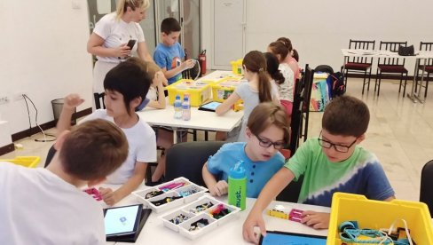 NA LETNJIM RADIONICAMA VIŠE OD 500 MLADIH Obrenovački đaci aktivni i tokom letnjeg raspusta NA LETNJIM RADIONICAMA VIŠE OD 500 MLADIH Obrenovački đaci aktivni i tokom letnjeg raspusta