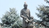 НОВИ СЈАЈ ЧИКА ЈОВИ ЗМАЈУ: Споменик српском песнику у Сремској Каменици биће рестауриран НОВИ СЈАЈ ЧИКА ЈОВИ ЗМАЈУ: Споменик српском песнику у Сремској Каменици биће рестауриран
