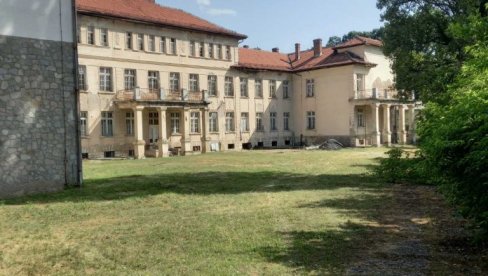 LEČILIŠTE VIŠE NE MOŽE DA LEČI: Devastirano zdanje sanatorijuma u Banji Koviljači zatvoreno posle skoro jednog veka LEČILIŠTE VIŠE NE MOŽE DA LEČI: Devastirano zdanje sanatorijuma u Banji Koviljači zatvoreno posle skoro jednog veka