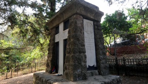 VETAR SA PANTOKRATORA NOĆU DONOSI ZVUK TRUBE: Grkinja Dora poklanja Srbiji imanje na kom je možda naše vojno groblje VETAR SA PANTOKRATORA NOĆU DONOSI ZVUK TRUBE: Grkinja Dora poklanja Srbiji imanje na kom je možda naše vojno groblje