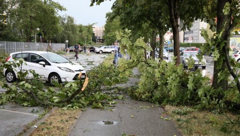 ZAGREB OPUSTOŠEN: Pogledajte kako izgleda grad nakon stravičnog nevremena (FOTO)