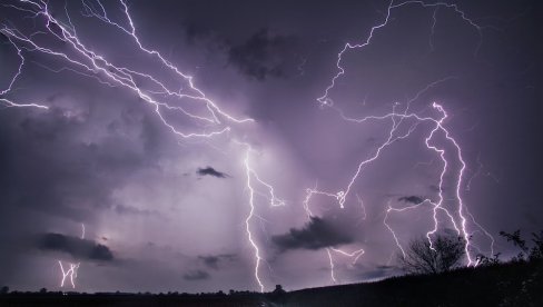 MUP IZDAO HITNO UPOZORENJE ZA SRBIJU: Najviši, crveni stepen zbog jakog nevremena