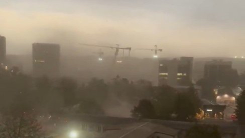 JEZIVA SCENA NA NOVOM BEOGRADU: Pao kran - zastrašujuće nevreme tutnji Srbijom (VIDEO) JEZIVA SCENA NA NOVOM BEOGRADU: Pao kran - zastrašujuće nevreme tutnji Srbijom (VIDEO)