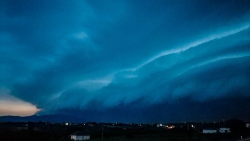 NEVREME KAKVO SRBIJA NE PAMTI: Zastrašujući prizor iznad Topole (VIDEO)