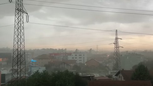 НАЈНОВИЈЕ УПОЗОРЕЊЕ РХМЗ-а: У наредна два сата ови делови Србије на удару пљускова и грмљавине