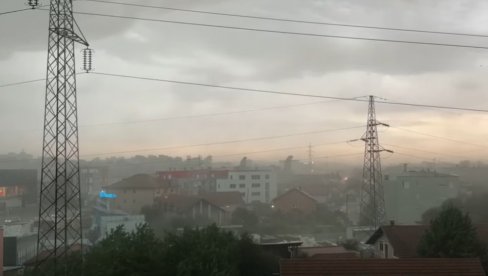 JAKO NEVREME U HRVATSKOJ: Padala stabla, poplavljene ulice (VIDEO) JAKO NEVREME U HRVATSKOJ: Padala stabla, poplavljene ulice (VIDEO)