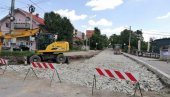 OBNAVLJAJU UGRINOVAČKI PUT: Ekipe Beograd puta rekonstruišu zemunsku saobraćajnicu OBNAVLJAJU UGRINOVAČKI PUT: Ekipe Beograd puta rekonstruišu zemunsku saobraćajnicu