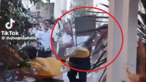 NAPETOSTI U BUDVI: Pijani turisti iz Rusije izazvali tuču u restoranu - snimak izazvao šok NAPETOSTI U BUDVI: Pijani turisti iz Rusije izazvali tuču u restoranu - snimak izazvao šok