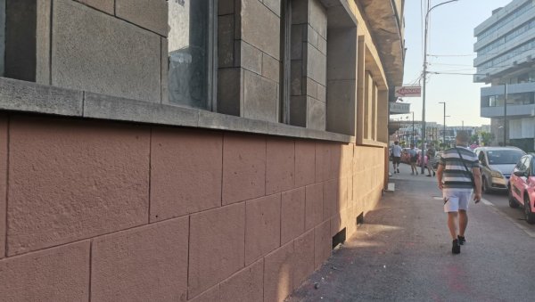 ОБОРИЛИ РЕКОРД У БРЗИНИ: Прекречен мурал у центру Крушевца, који је изазвао праву буру (ФОТО) ОБОРИЛИ РЕКОРД У БРЗИНИ: Прекречен мурал у центру Крушевца, који је изазвао праву буру (ФОТО)