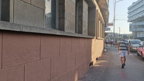 ОБОРИЛИ РЕКОРД У БРЗИНИ: Прекречен мурал у центру Крушевца, који је изазвао праву буру (ФОТО) ОБОРИЛИ РЕКОРД У БРЗИНИ: Прекречен мурал у центру Крушевца, који је изазвао праву буру (ФОТО)