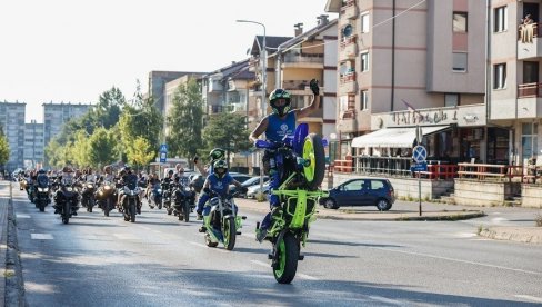 SPEKTAKL ZA LJUBITELJE MOTORA: U Istočnom Sarajevu 14. moto-skup, defile u organizaciji MK Il Paradiso SPEKTAKL ZA LJUBITELJE MOTORA: U Istočnom Sarajevu 14. moto-skup, defile u organizaciji MK Il Paradiso