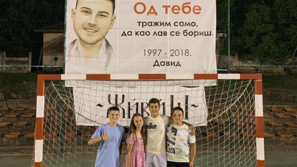 СРБИЈО, ТРЕБА ДА БУДЕШ ПОНОСНА НА ОВУ ДЕЦУ: Коверат са донацијама однела олуја, малишани га пронашли и вратили у праве руке СРБИЈО, ТРЕБА ДА БУДЕШ ПОНОСНА НА ОВУ ДЕЦУ: Коверат са донацијама однела олуја, малишани га пронашли и вратили у праве руке